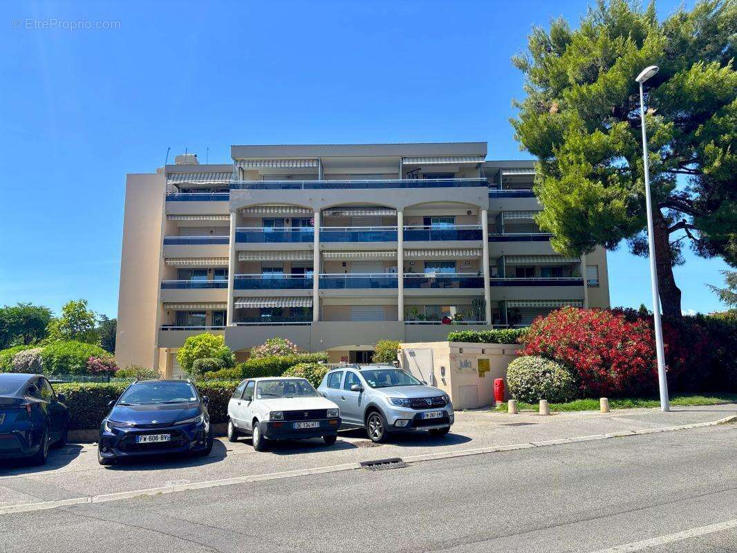Appartement à SAINT-LAURENT-DU-VAR