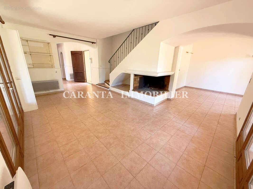 Vente villa 4 pièces Sainte-Maxime proche centre ville avec garage et piscinable - photo 5