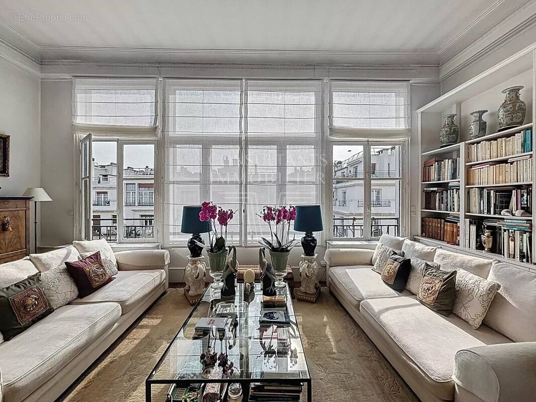 Appartement à PARIS-16E