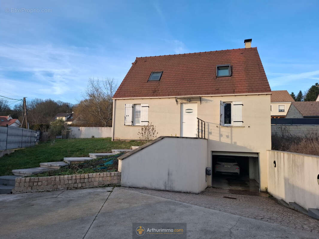 Maison à CRECY-LA-CHAPELLE