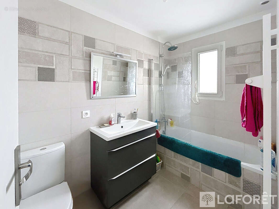 Maison à CAMARET-SUR-AIGUES