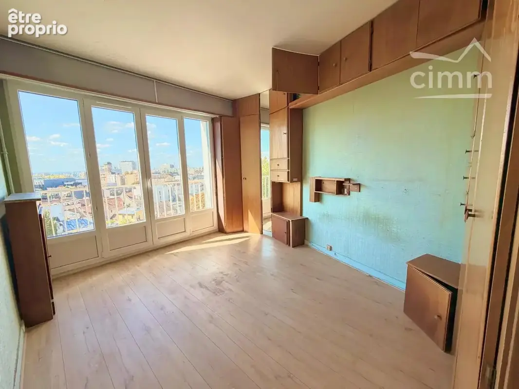 MONTREUIL — T4 de 80 m² avec beau balcon filant, vue dégagée, double parking et cave - photo 13
