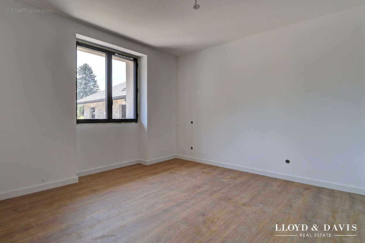 Appartement 81 m² à Challes-Les-Eaux  - photo 8