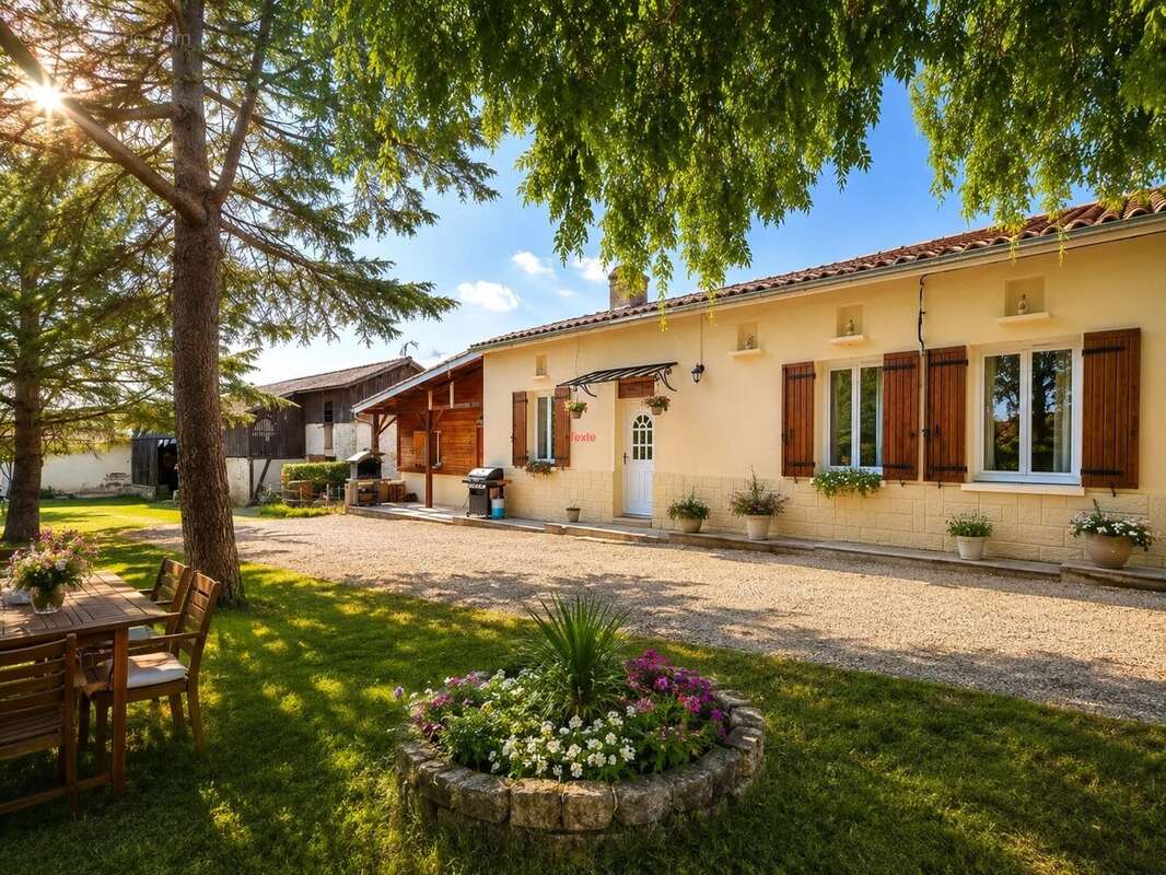Maison à SAINT-BONNET-SUR-GIRONDE