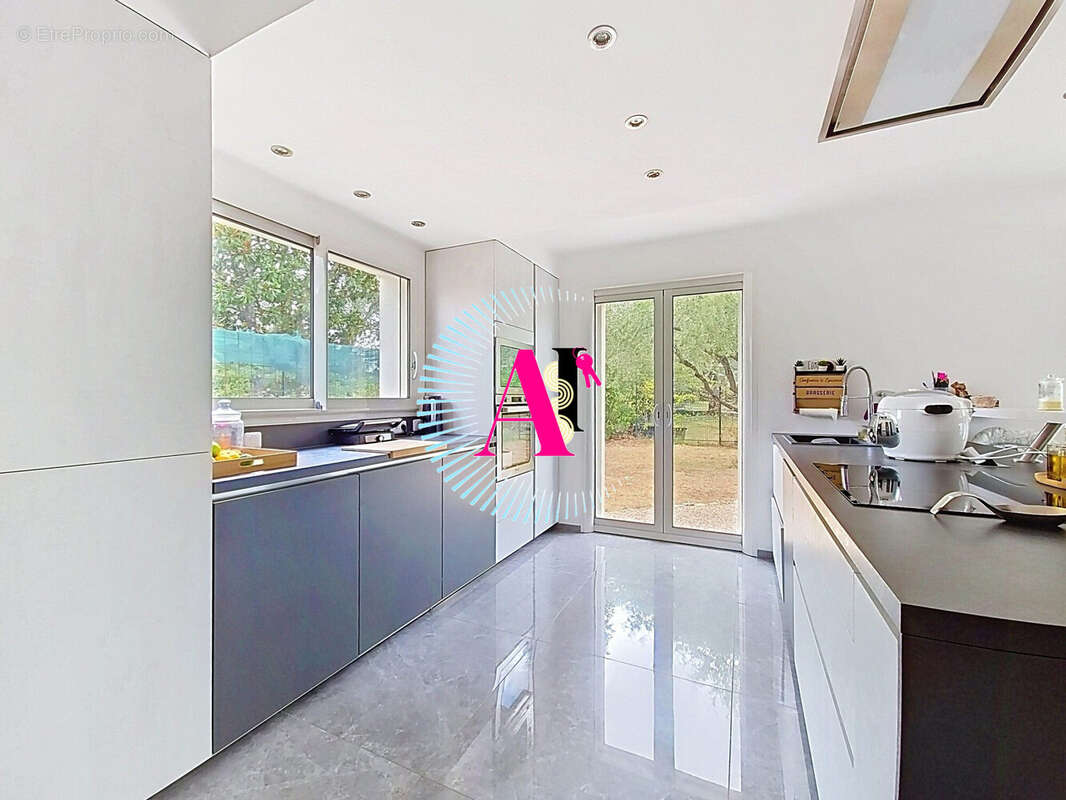 Maison 116 m² à Grasse  - photo 8