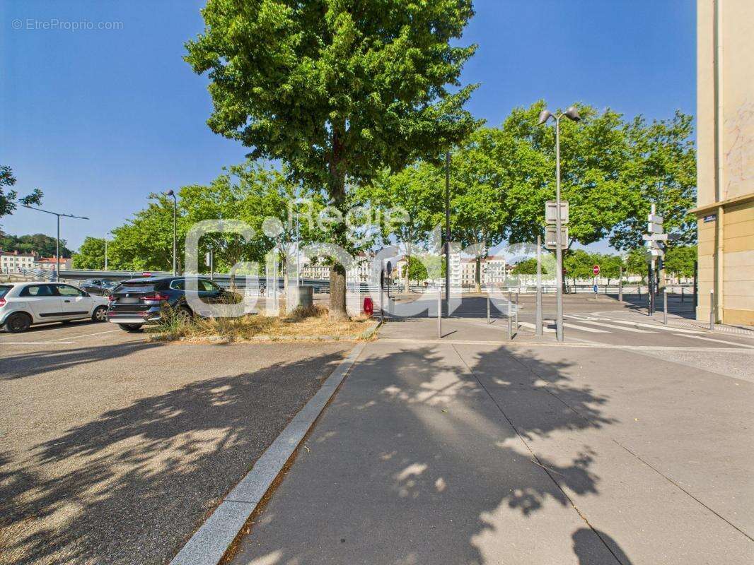 Parking à LYON-4E