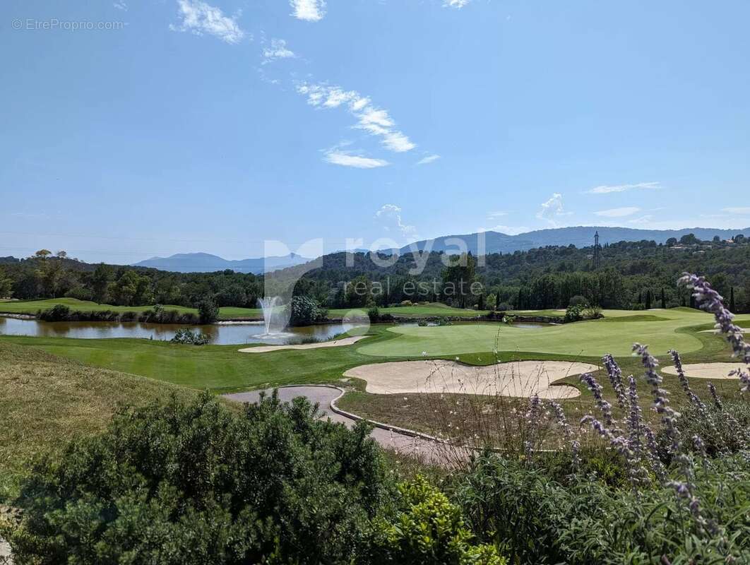 Appartement à MOUGINS