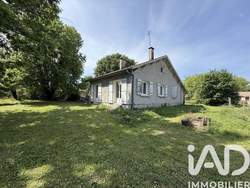 Photo 1 - Maison à MONTUSSAN
