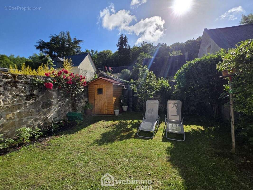 Un écrin de verdure intimiste, propice aux moments de détente et de convivialité - Maison à BOURGUIGNON-SOUS-MONTBAVIN