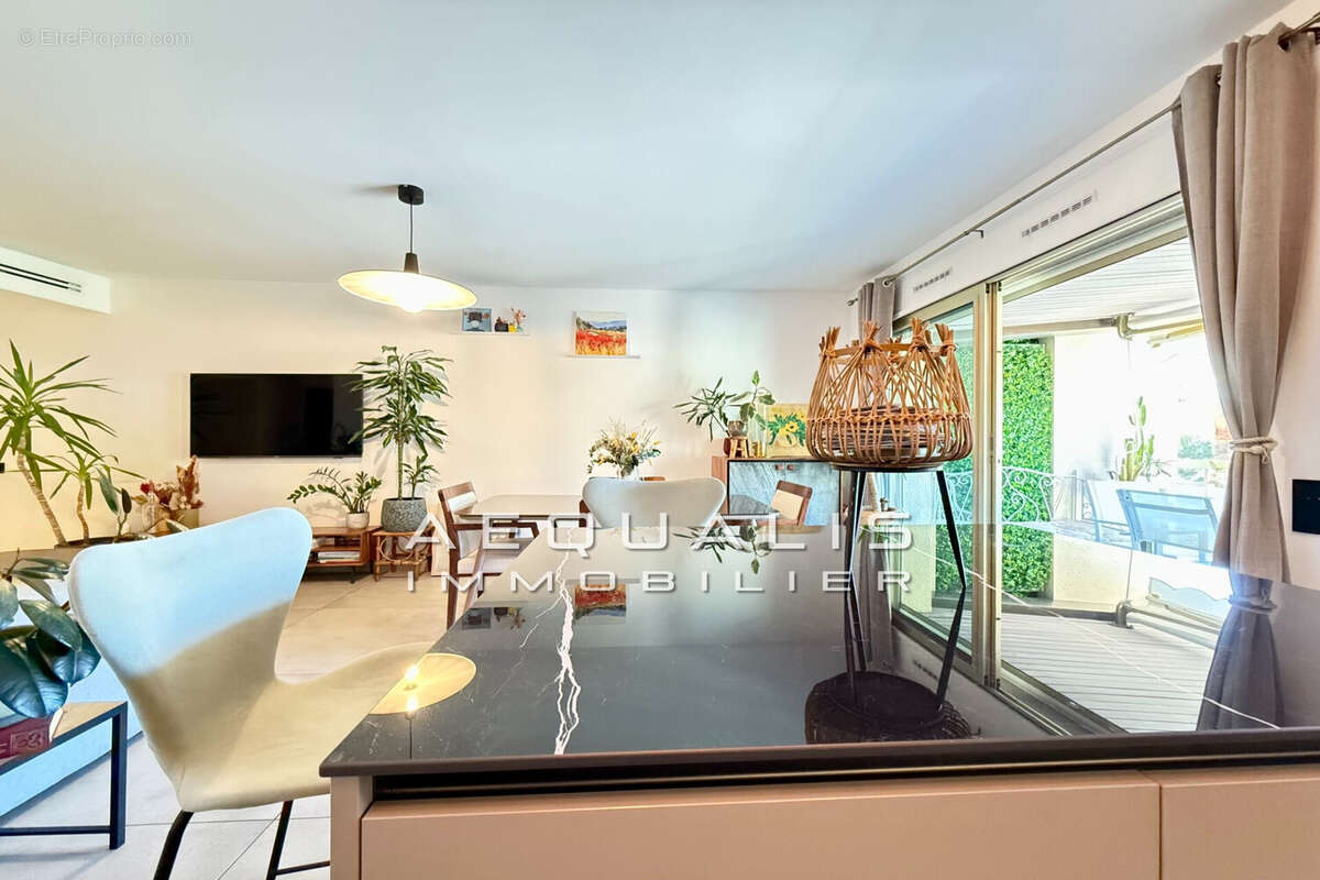 Appartement à VALLAURIS