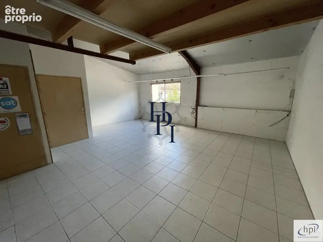 Vente deux locaux commerciaux, dépôt, 12 garages et parking sur 974 m2 de terrain Saint Affrique - photo 16