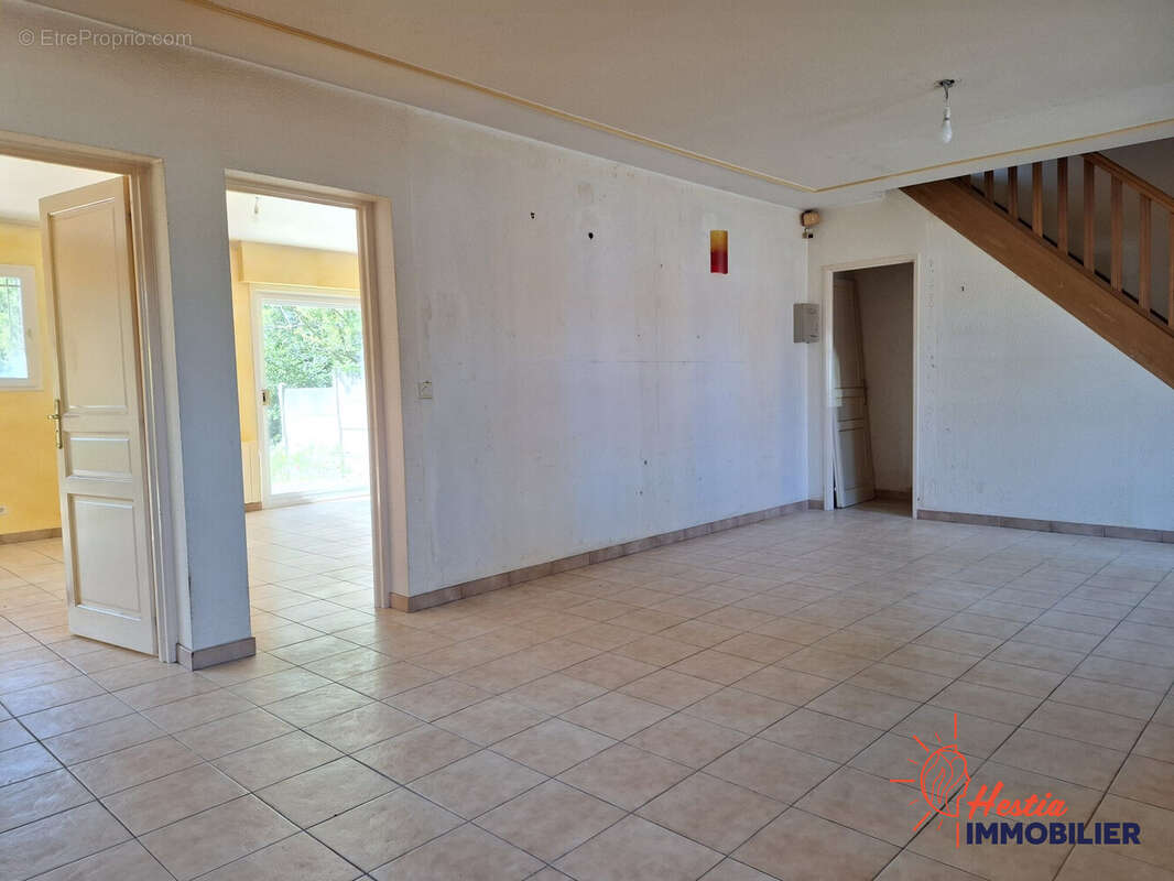 Maison 185 m² à Courtisols  - photo 5