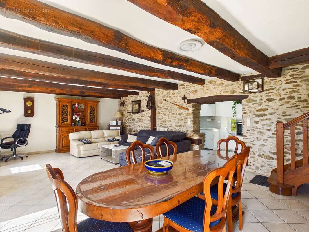 Maison à LA SALVETAT-PEYRALES