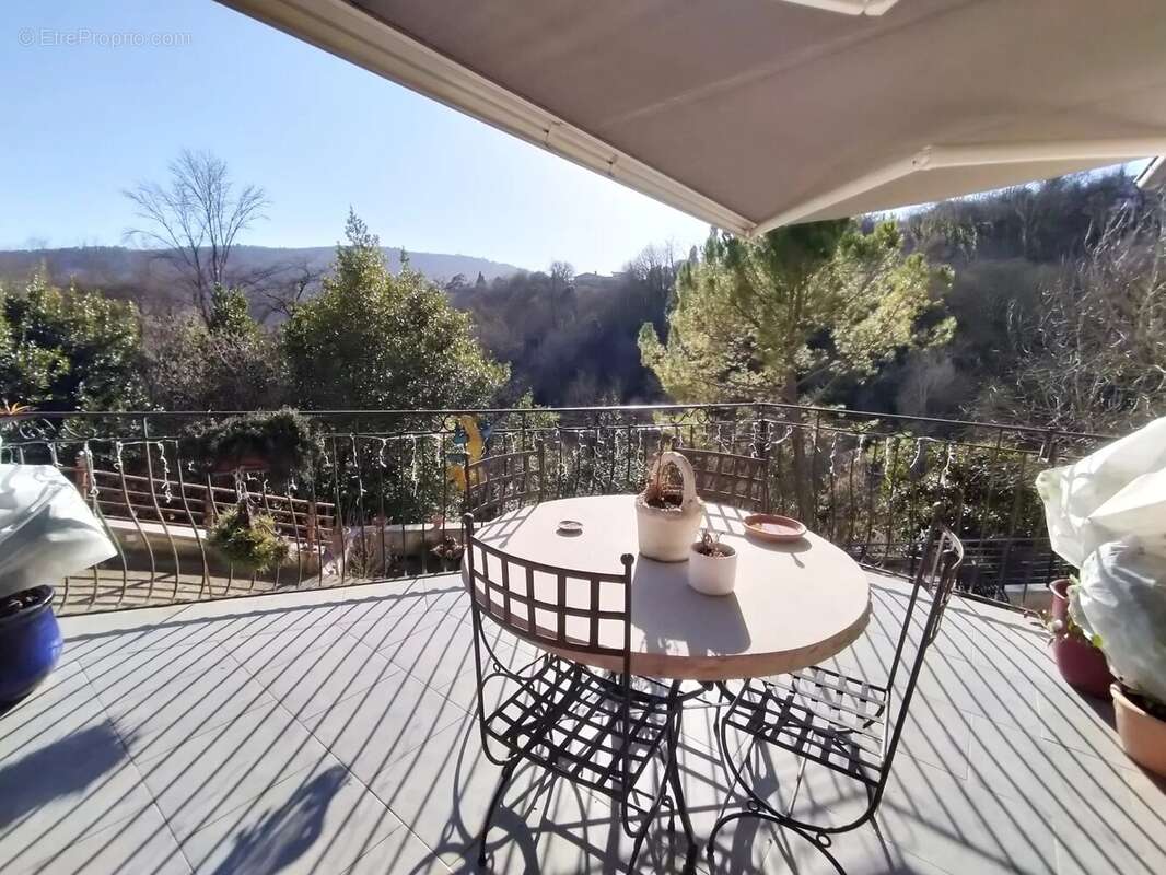 Appartement à TOURRETTES-SUR-LOUP