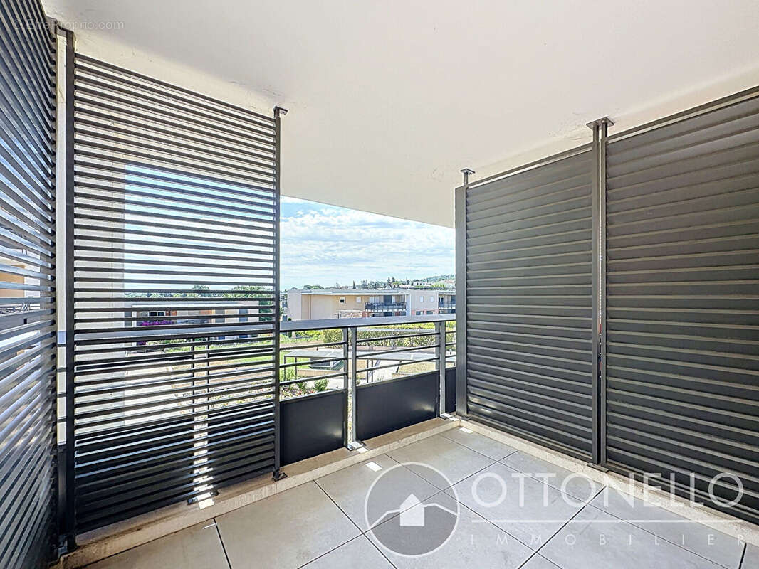 Appartement à ROQUEBRUNE-SUR-ARGENS