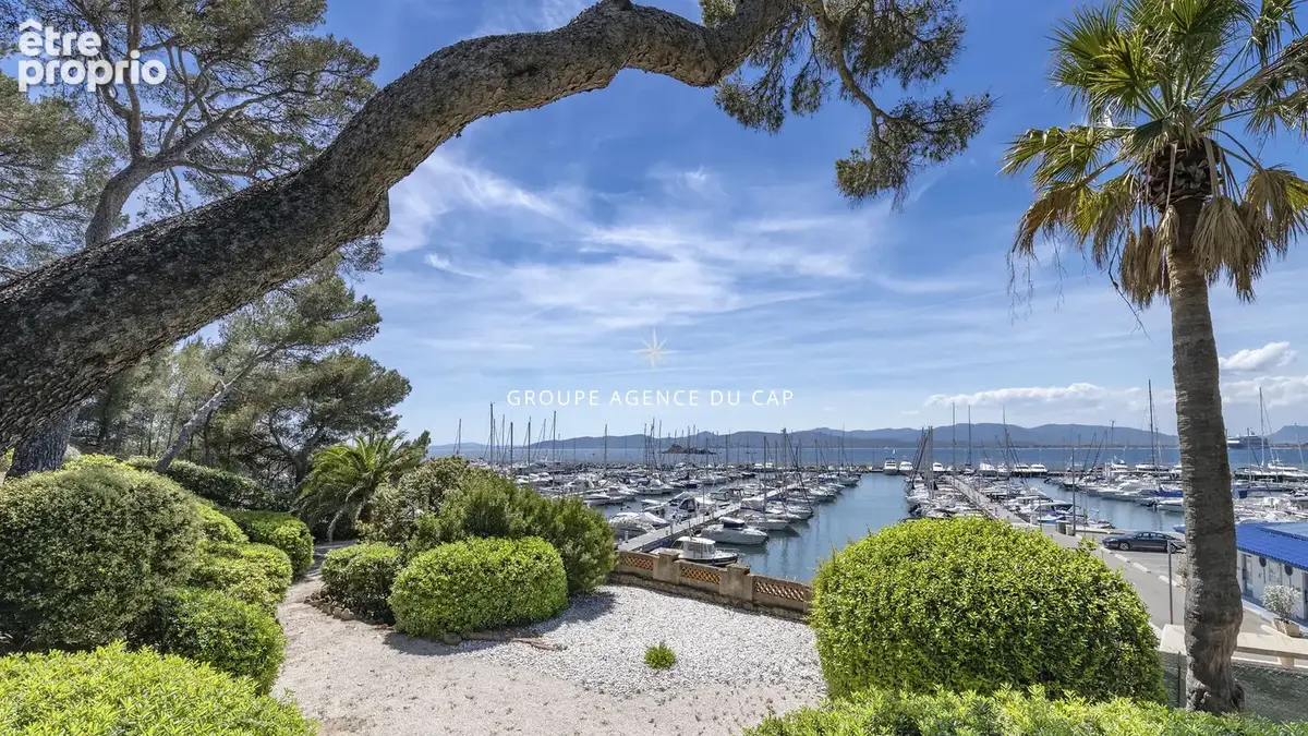 Villa de caractere sur le port santa lucia vue mer tout a pied avec piscine a saint raphael - photo 13
