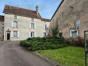 Maison à CONFLANS-SUR-LANTERNE