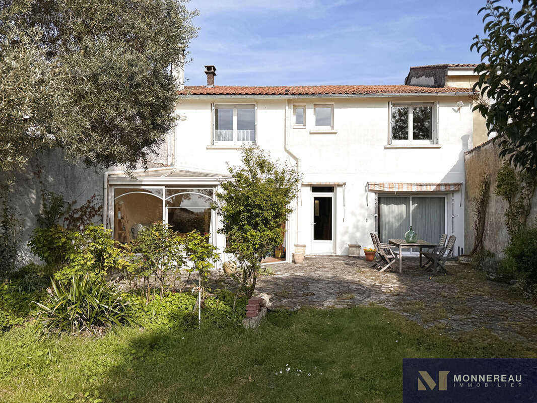 Maison à BARBEZIEUX-SAINT-HILAIRE