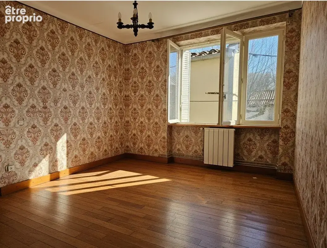 Maison de village à rénover avec garage et petit extérieur - photo 3