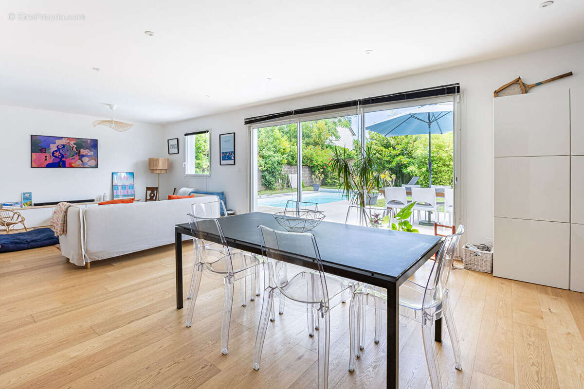 Maison Saint Herblain Saint Dominique, 9 pièces 192 m2, piscine, jardin, double garage. - photo 2