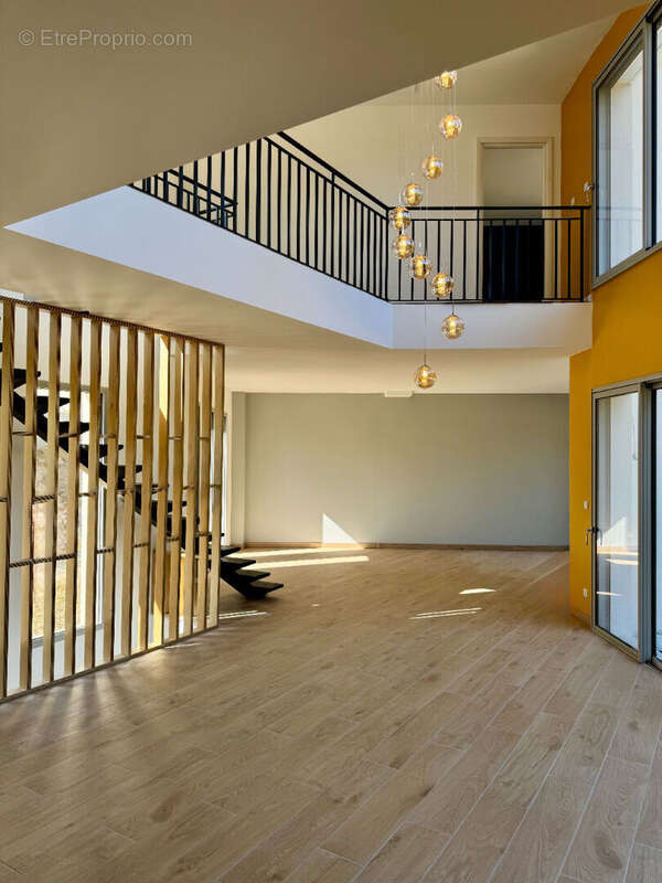 Maison à LE MESNIL-LE-ROI