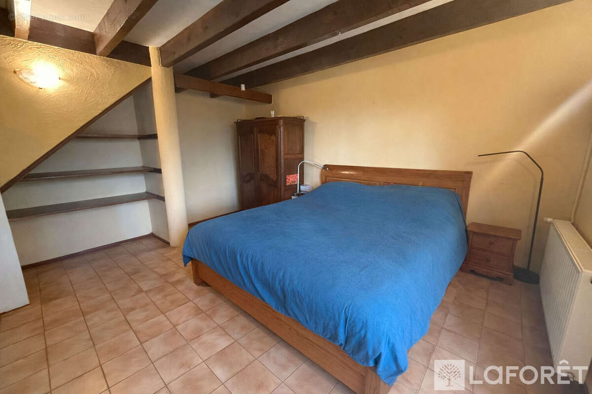 Maison à SAINT-JEAN-D'ILLAC