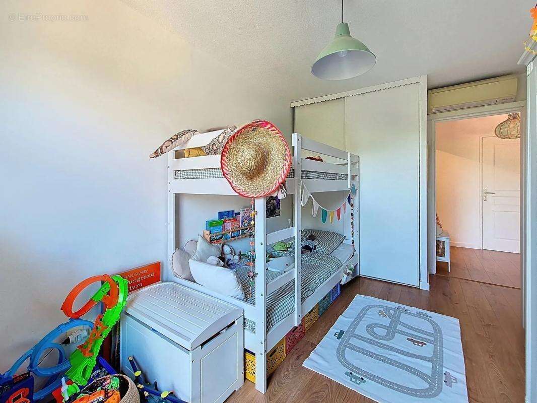 Appartement à SAINT-LAURENT-DU-VAR