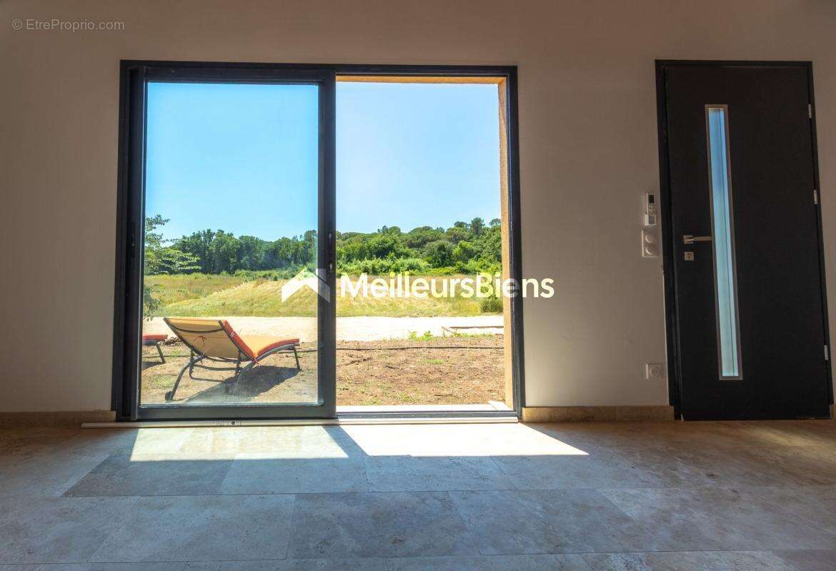 Maison à ROQUEBRUNE-SUR-ARGENS