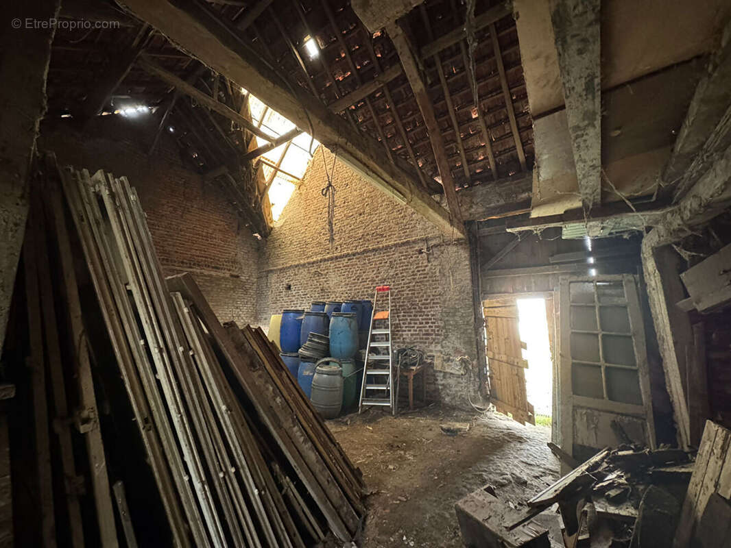 Longère individuelle à rénover avec sa grange sur 1042 m² à SAULTAIN - photo 10