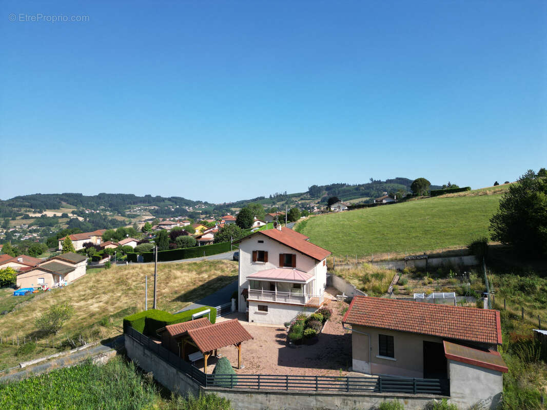 Maison à COURS-LA-VILLE