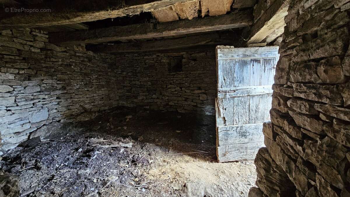Maison en pierre à rénover sur le Causse proche de Cajarc - photo 8