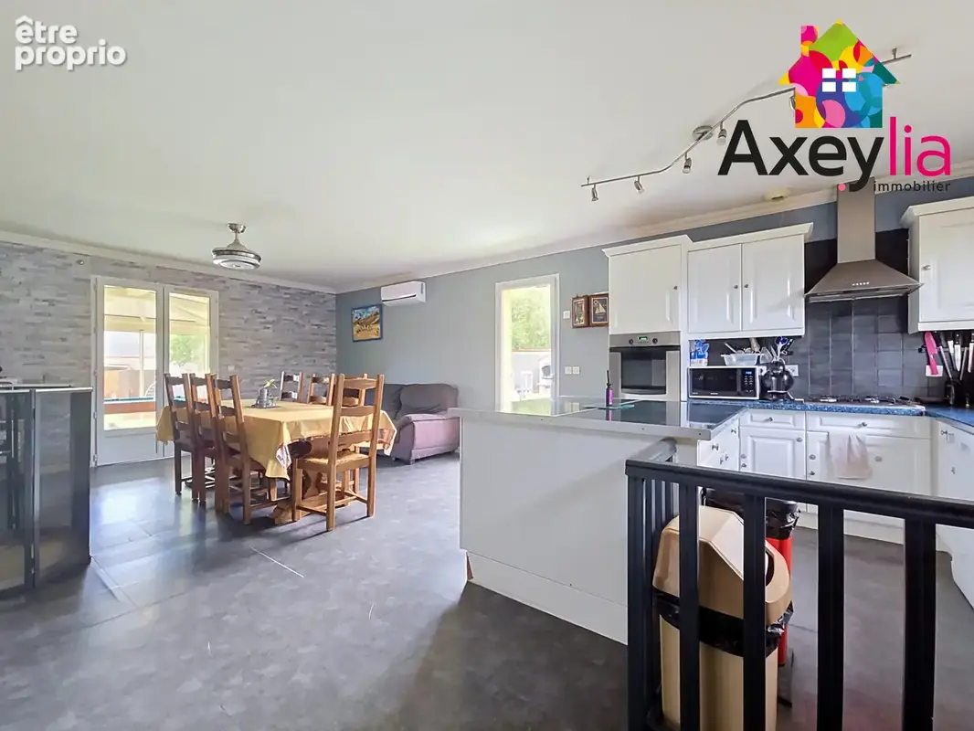 A vendre - renaison - maison de plain pied avec 5 chambres et garage - photo 5