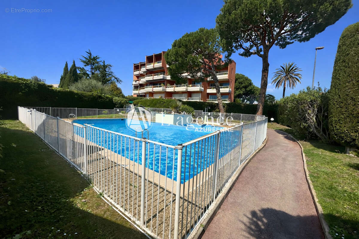 Appartement à SAINT-LAURENT-DU-VAR