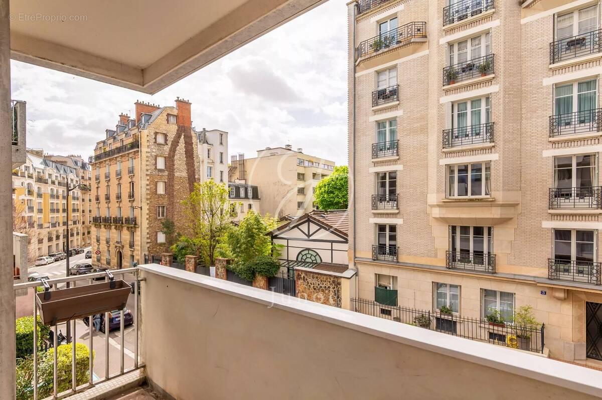 Appartement à PARIS-16E