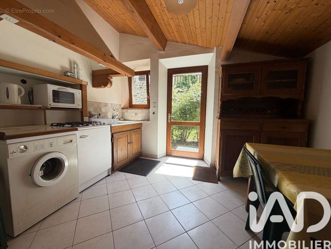 Maison 145 m² à La Souche  - photo 4