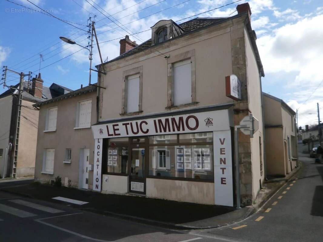 Terrain à SAINT-GEORGES-SUR-LA-PREE