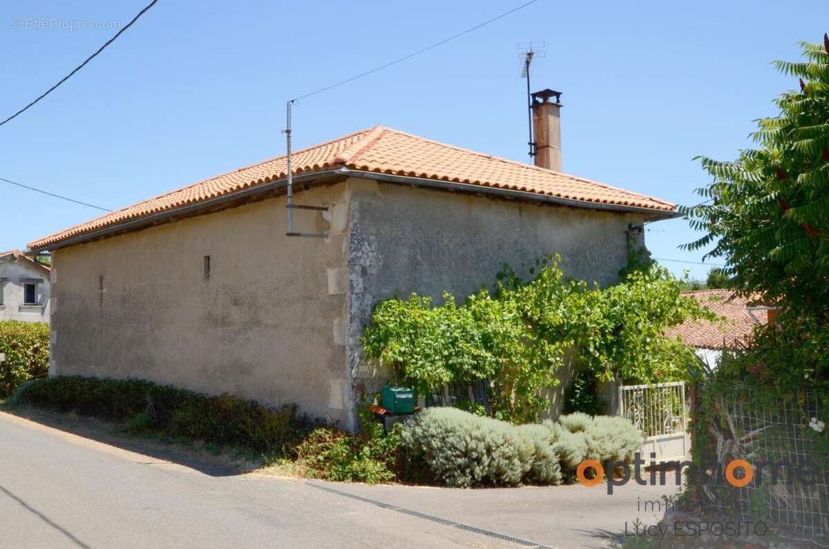  Ensemble immobilier avec énorme potentiel – Nieuil (Charente)  - photo 11
