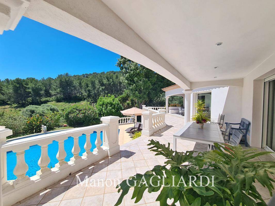 Maison à SAINT-CYR-SUR-MER