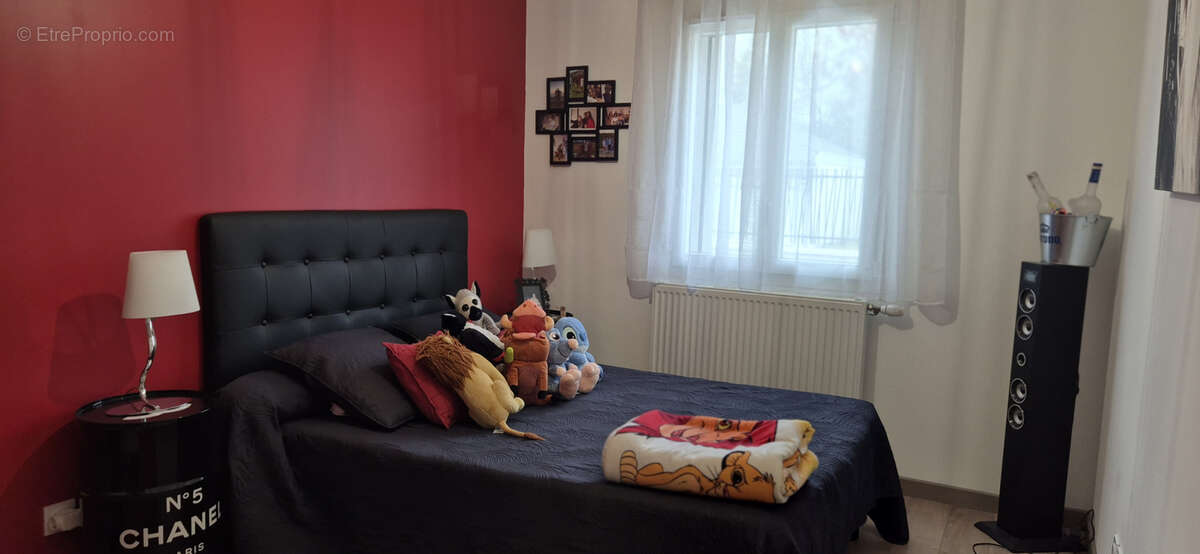 Maison à LA CHAPELLE-DE-LA-TOUR