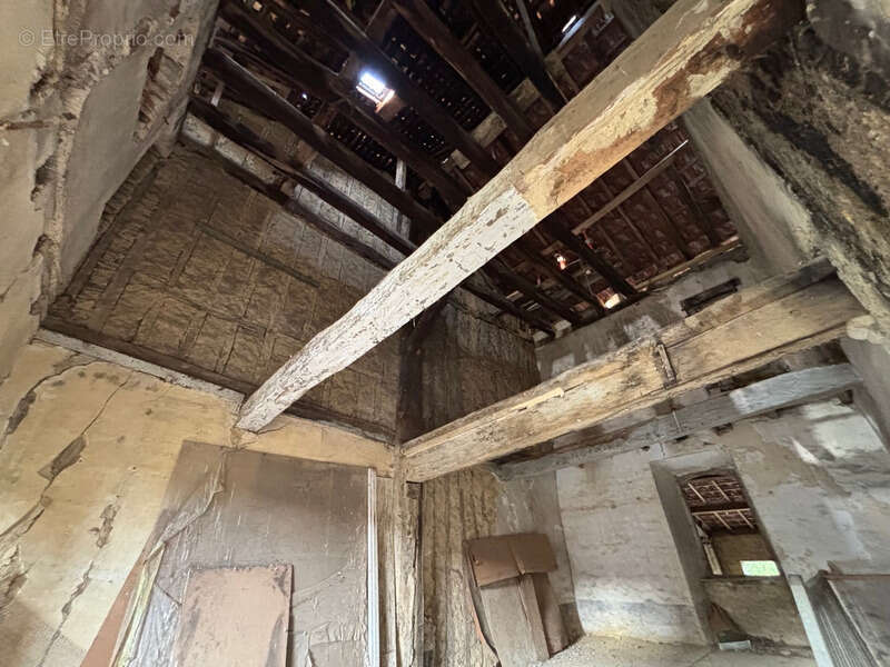 Parking à TRIE-SUR-BAISE