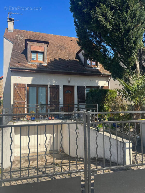 Maison à SARTROUVILLE