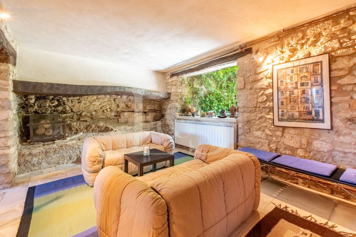 Maison à VENASQUE
