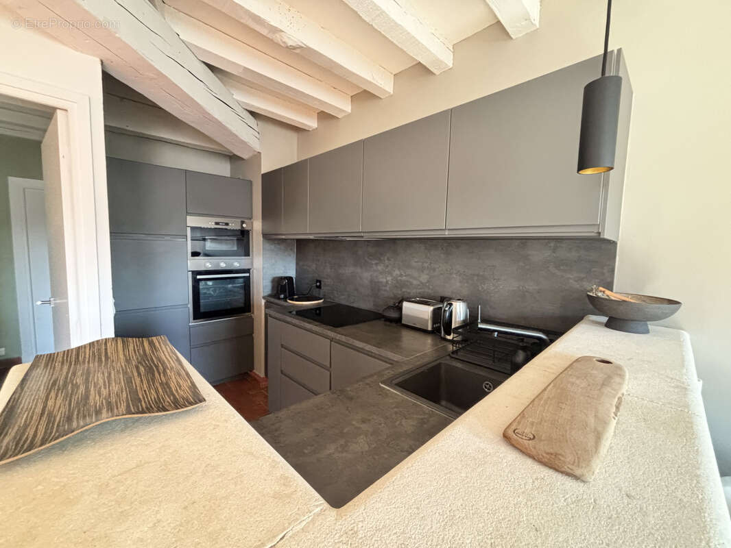 Appartement à MARSEILLE-1E