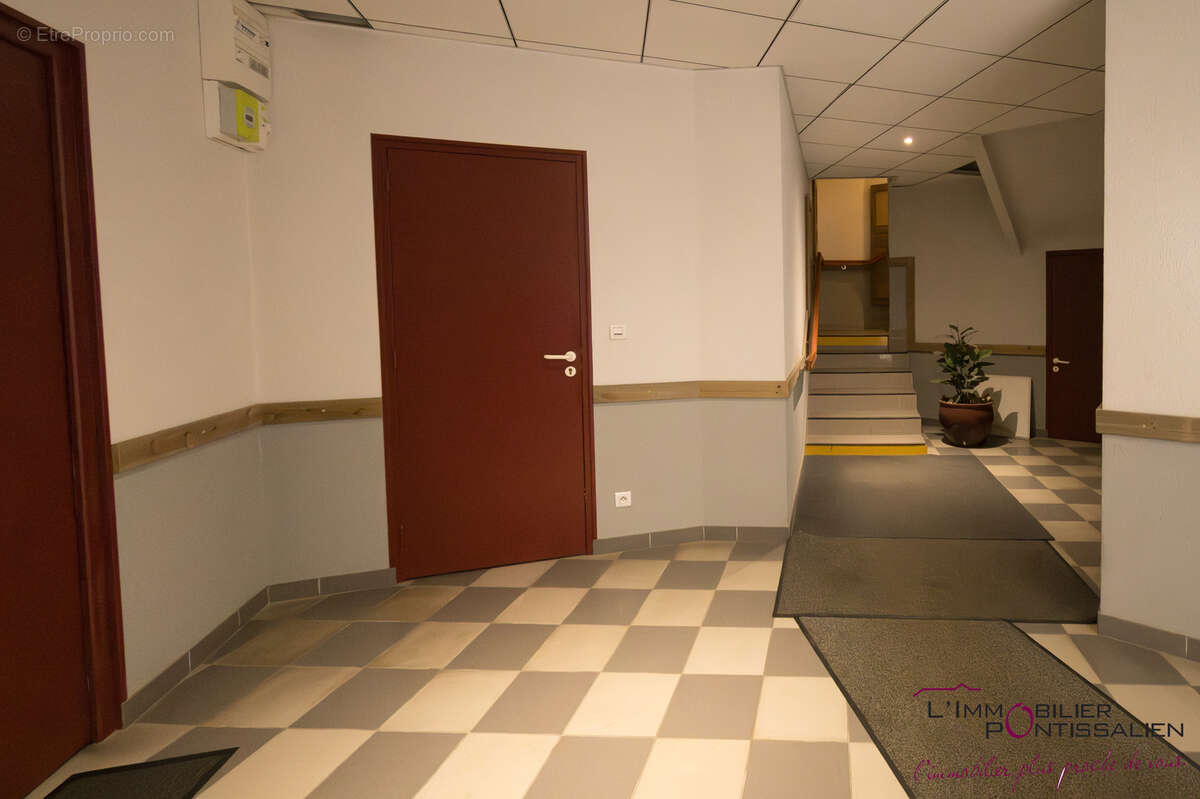 Pontarlier - centre ville : appartement atypique de type 2 avec cave - photo 20