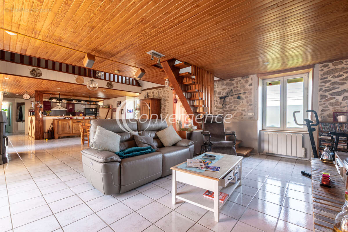 Maison à LA PORCHERIE