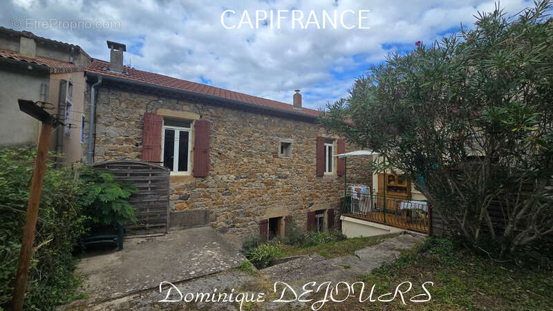 Maison à SAINT-SAUVEUR-DE-MONTAGUT