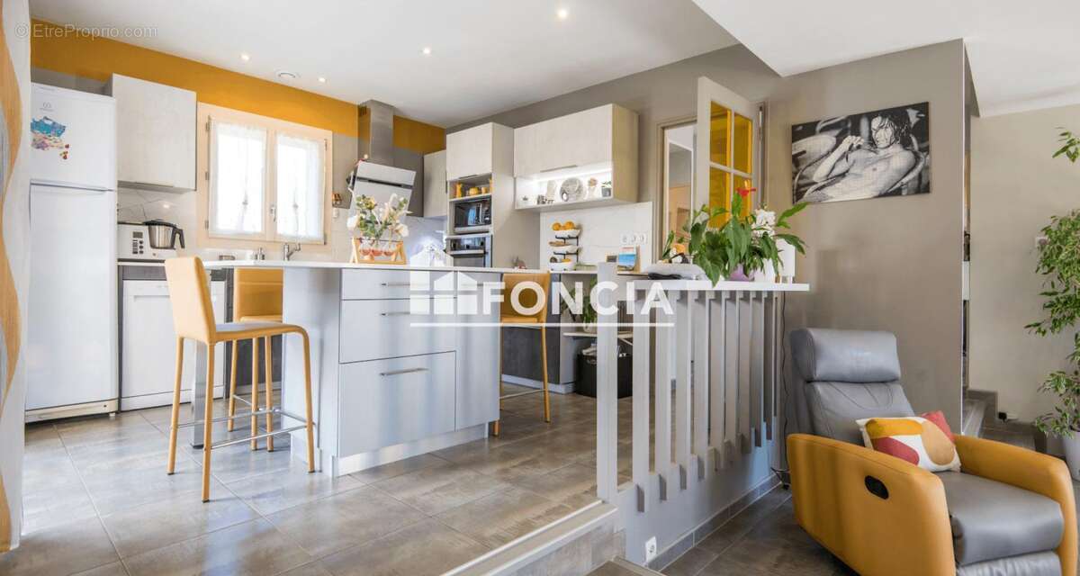 Maison à ONET-LE-CHATEAU