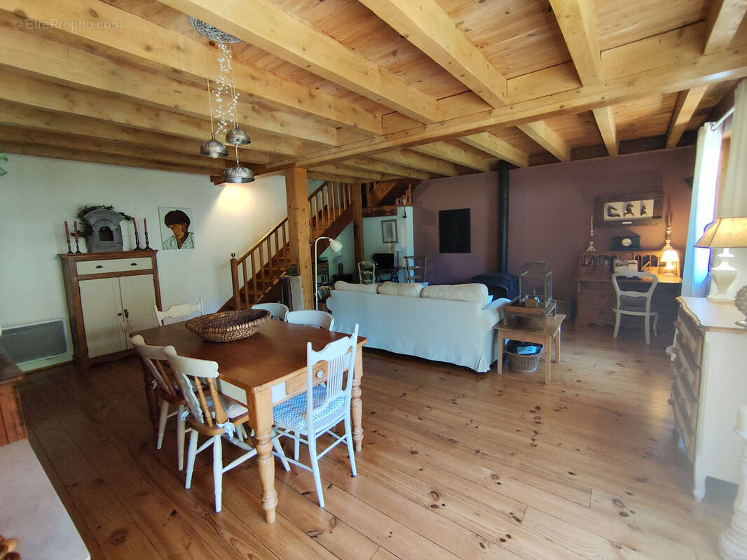 Maison à ALBIEZ-MONTROND