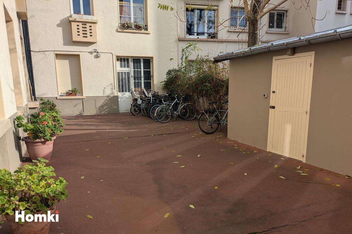 Appartement à LA GARENNE-COLOMBES