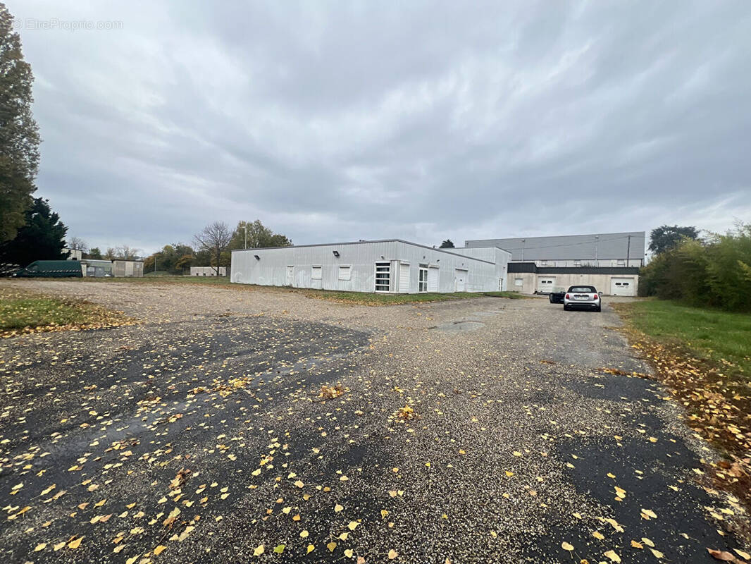 Commerce à PONT-EVEQUE